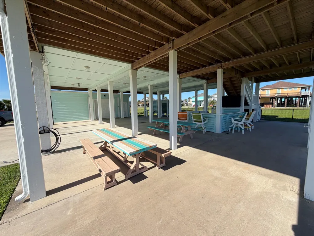 926 Surfside Drive Crystal Beach, TX 77650