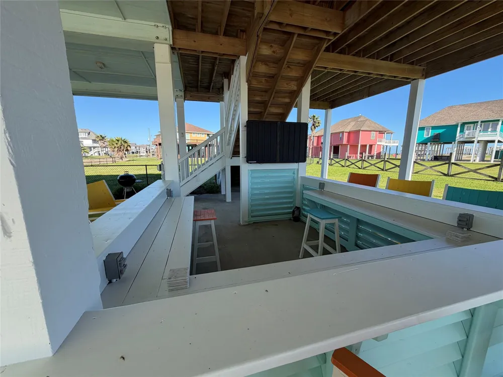926 Surfside Drive Crystal Beach, TX 77650