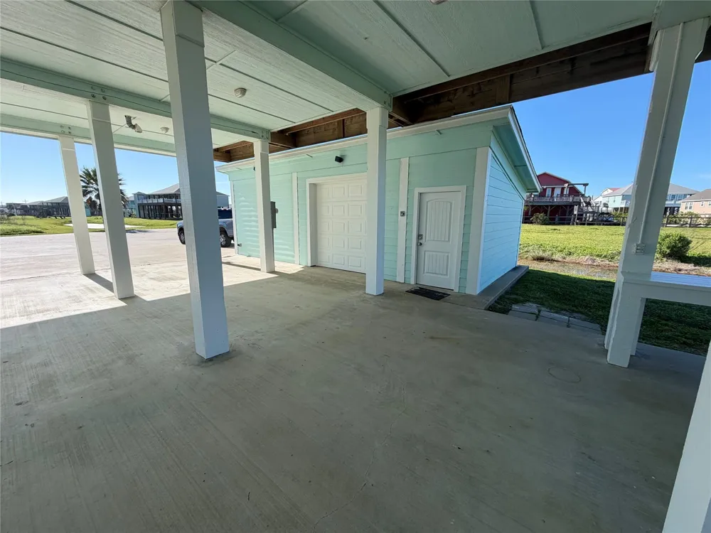 926 Surfside Drive Crystal Beach, TX 77650