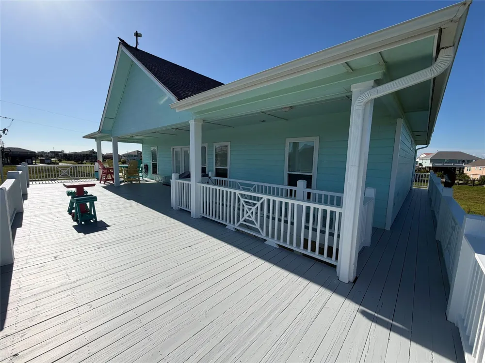 926 Surfside Drive Crystal Beach, TX 77650