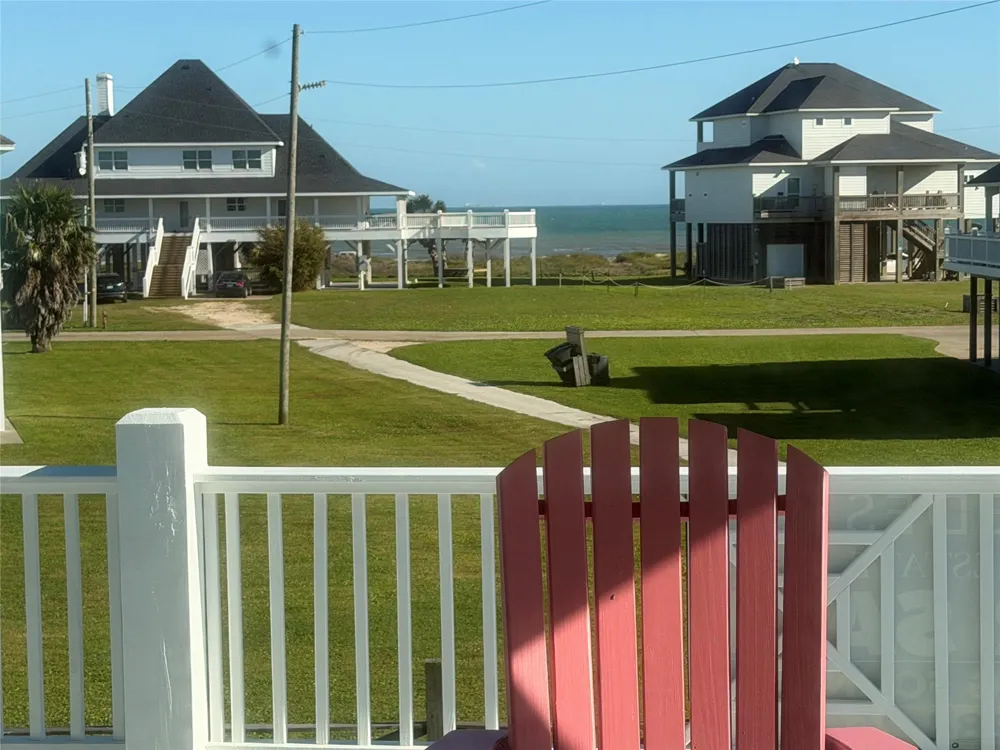 926 Surfside Drive Crystal Beach, TX 77650