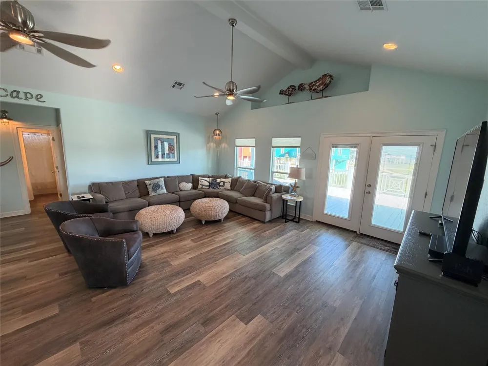 926 Surfside Drive Crystal Beach, TX 77650