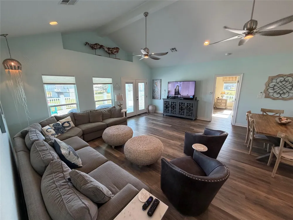 926 Surfside Drive Crystal Beach, TX 77650