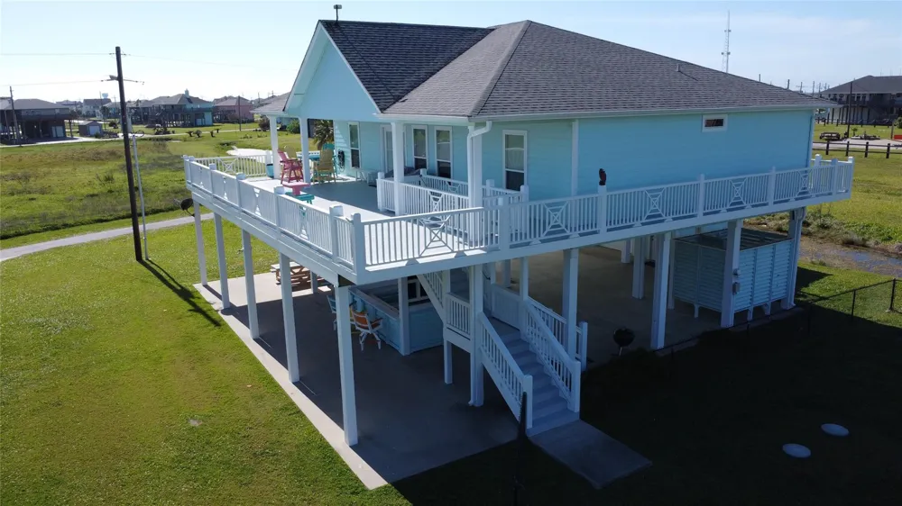 926 Surfside Drive Crystal Beach, TX 77650