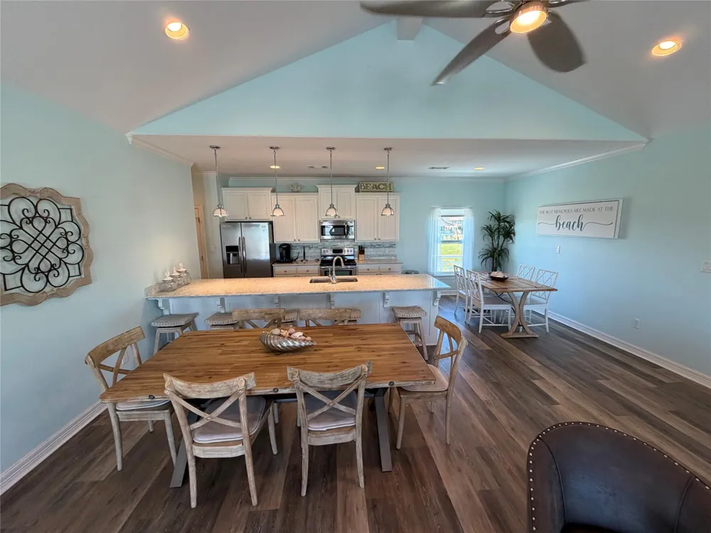 926 Surfside Drive Crystal Beach, TX 77650