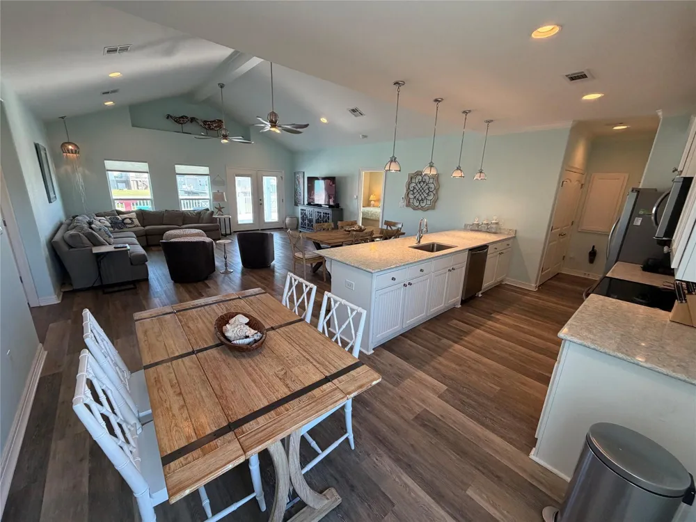 926 Surfside Drive Crystal Beach, TX 77650