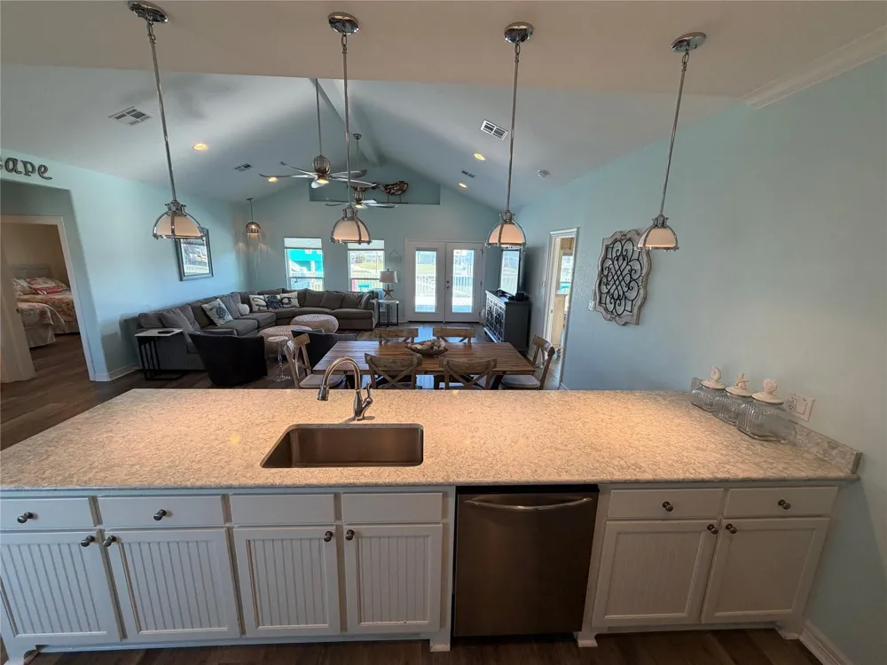 926 Surfside Drive Crystal Beach, TX 77650