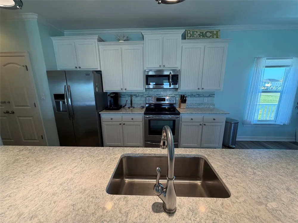 926 Surfside Drive Crystal Beach, TX 77650