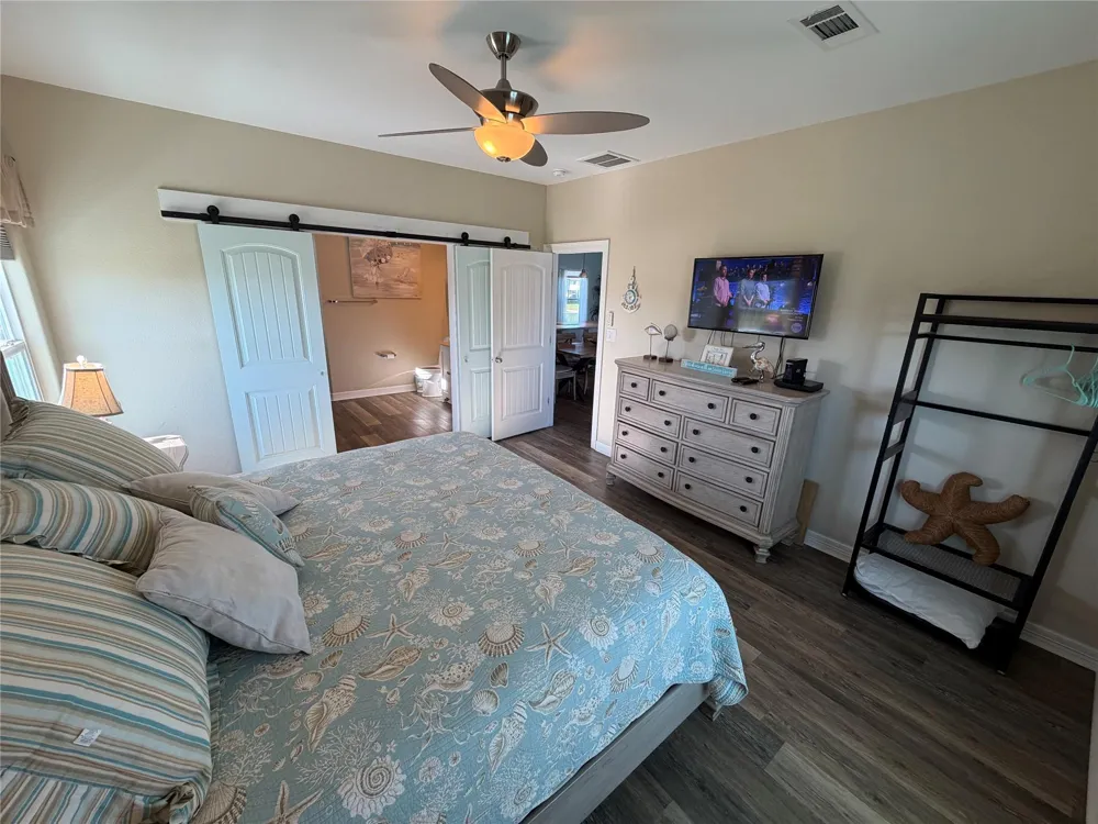 926 Surfside Drive Crystal Beach, TX 77650