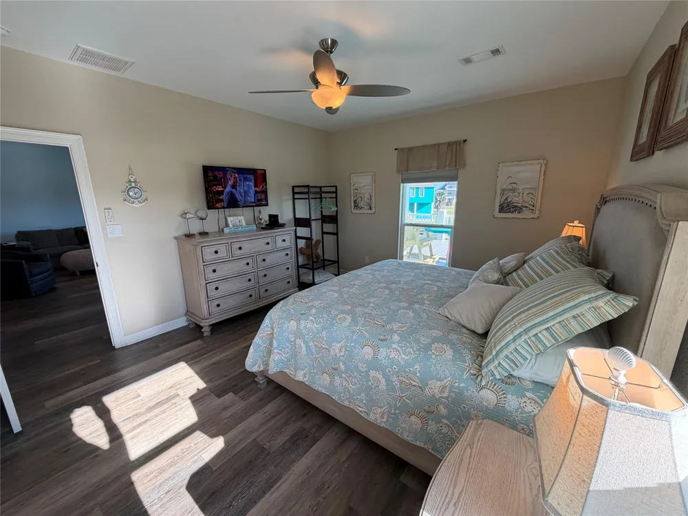 926 Surfside Drive Crystal Beach, TX 77650