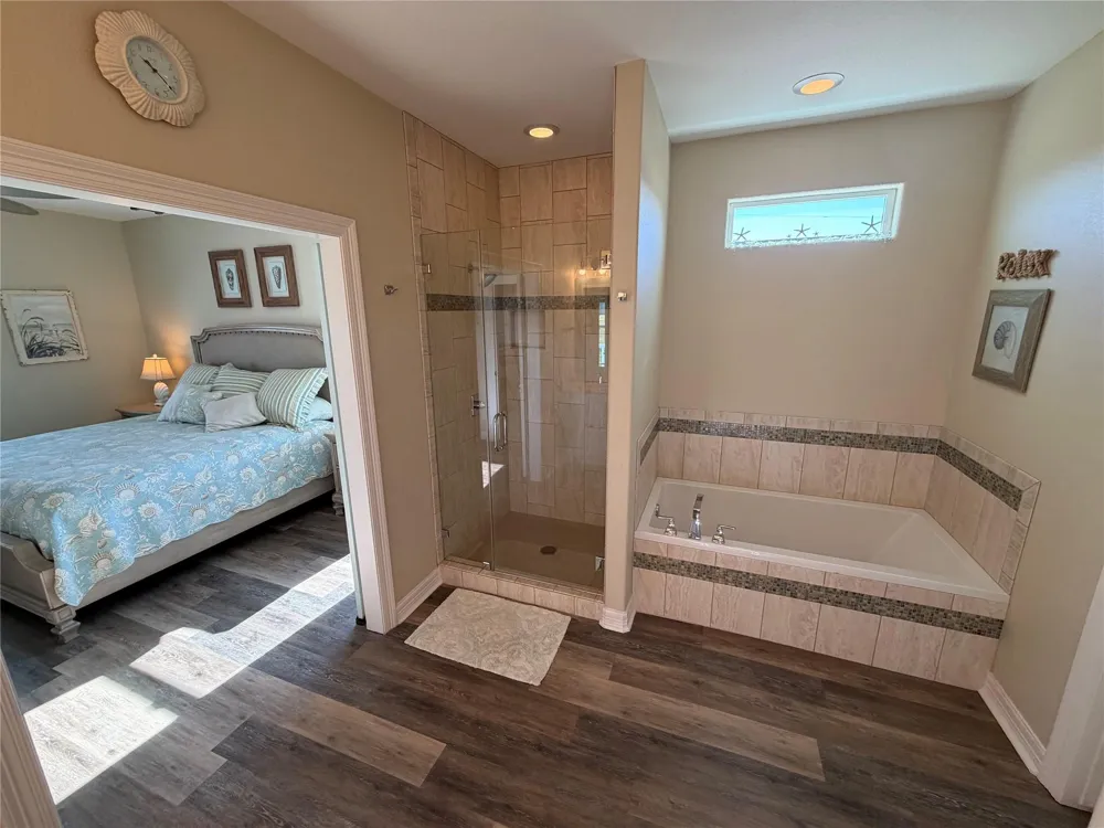 926 Surfside Drive Crystal Beach, TX 77650