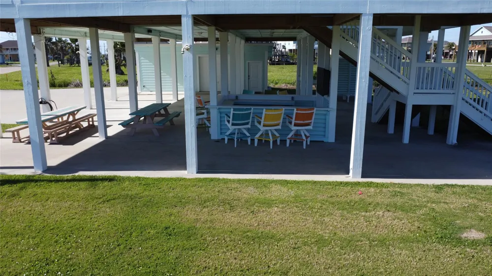 926 Surfside Drive Crystal Beach, TX 77650