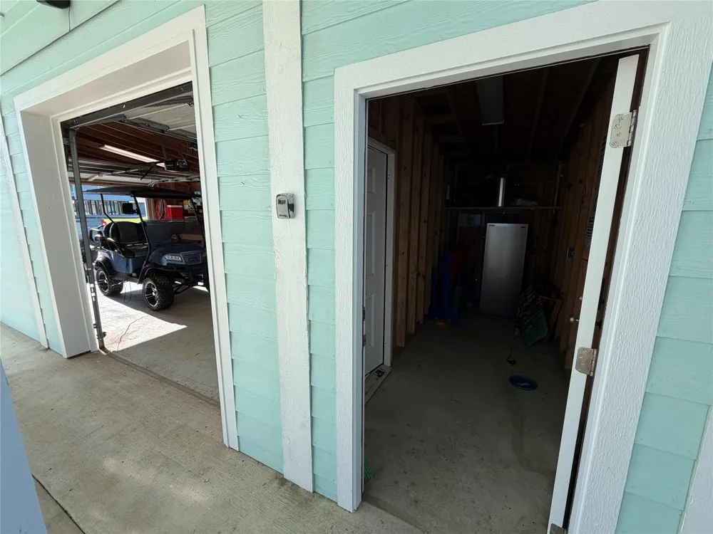 926 Surfside Drive Crystal Beach, TX 77650