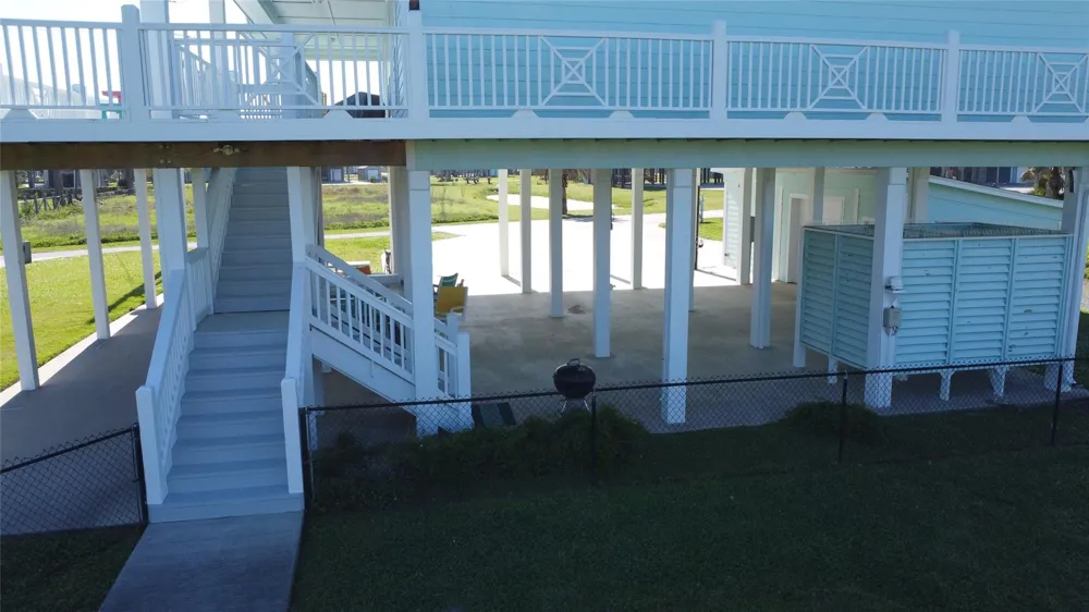 926 Surfside Drive Crystal Beach, TX 77650