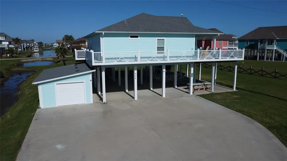 926 Surfside Drive Crystal Beach, TX 77650