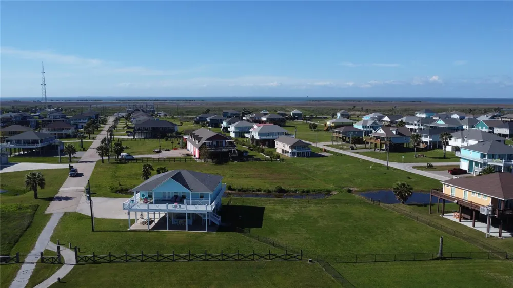 926 Surfside Drive Crystal Beach, TX 77650