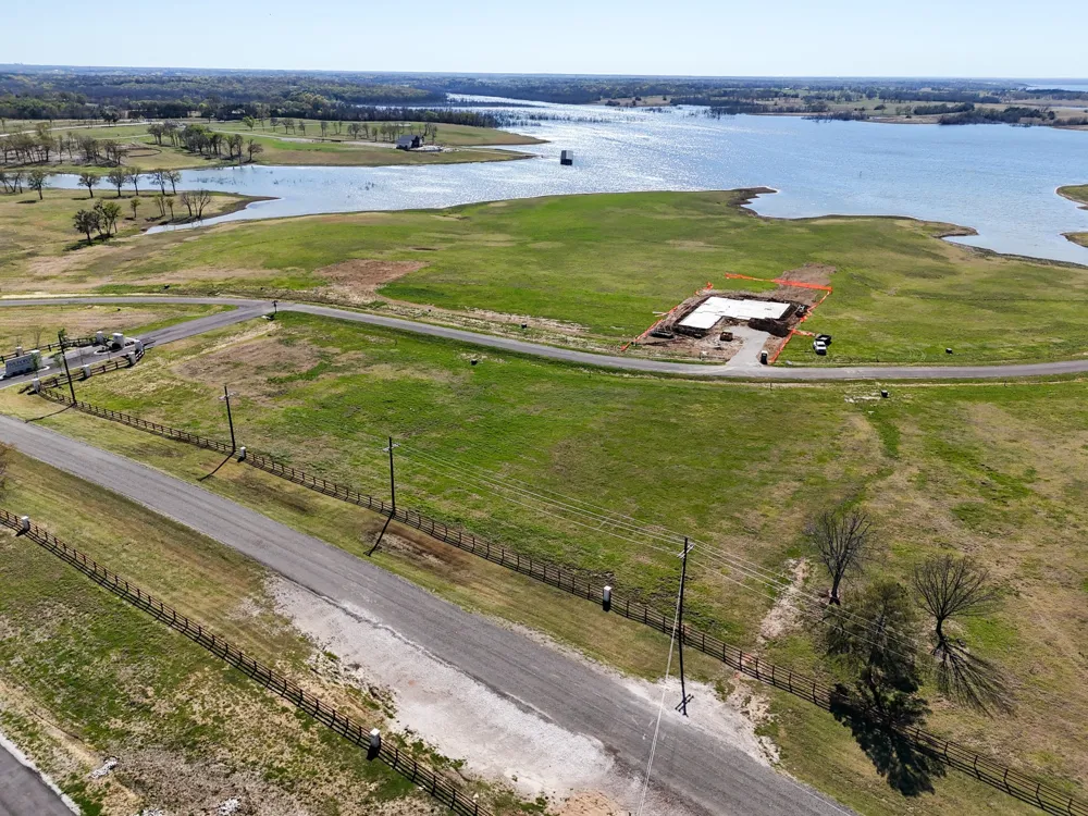 532 LAKESHORE TERRACE Windom, TX 75492