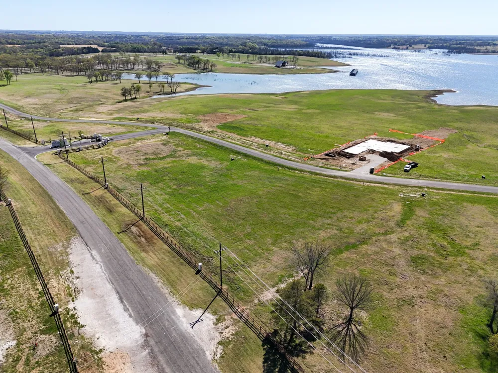 532 LAKESHORE TERRACE Windom, TX 75492