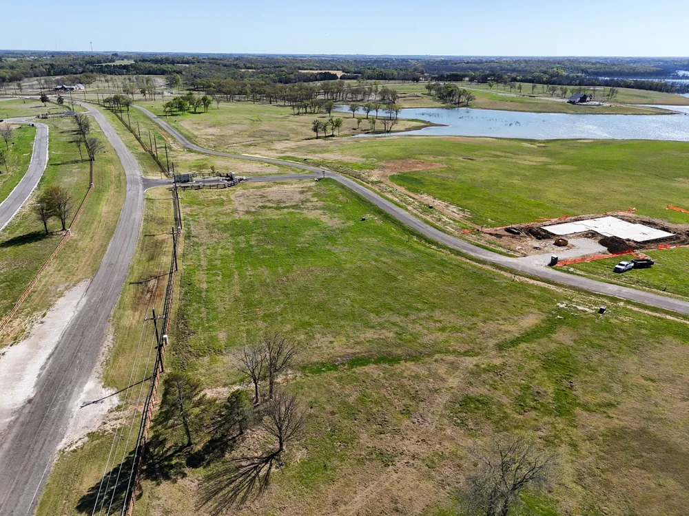 532 LAKESHORE TERRACE Windom, TX 75492