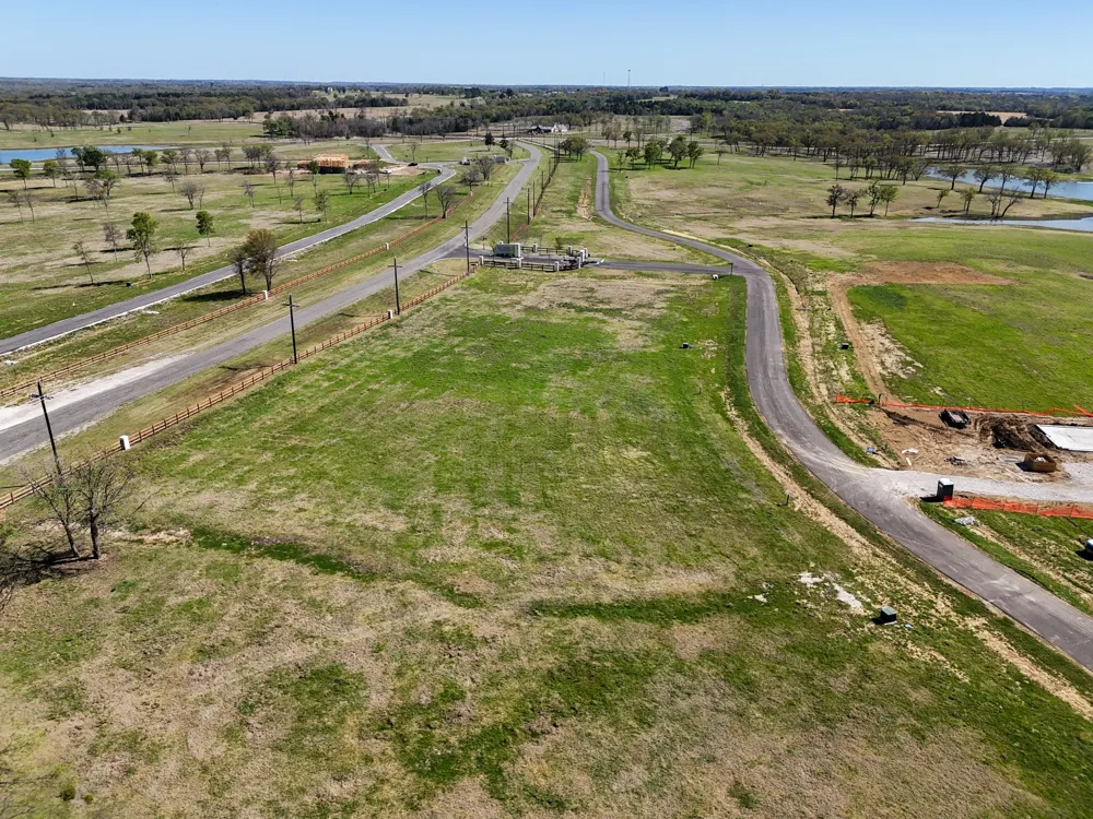 532 LAKESHORE TERRACE Windom, TX 75492