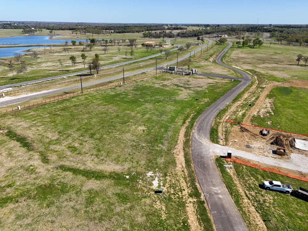532 LAKESHORE TERRACE Windom, TX 75492