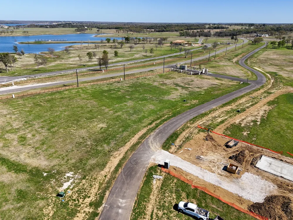 532 LAKESHORE TERRACE Windom, TX 75492