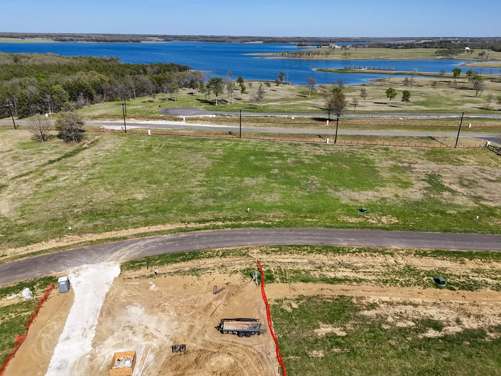 532 LAKESHORE TERRACE Windom, TX 75492