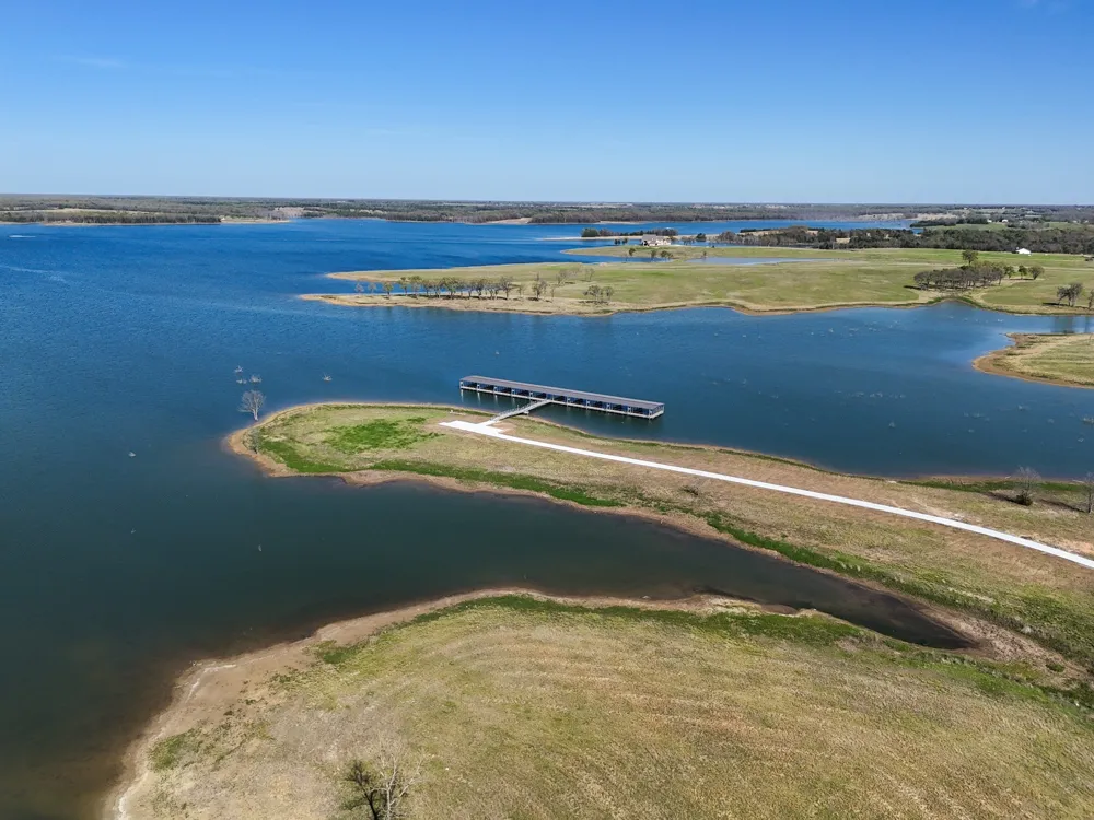 532 LAKESHORE TERRACE Windom, TX 75492