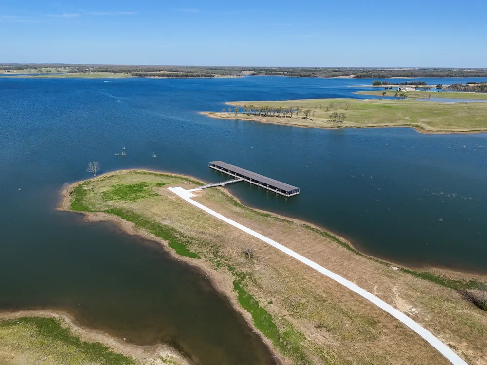 532 LAKESHORE TERRACE Windom, TX 75492