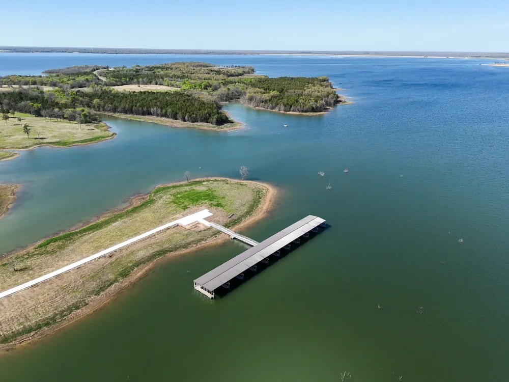532 LAKESHORE TERRACE Windom, TX 75492