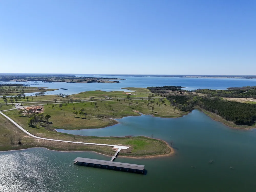 532 LAKESHORE TERRACE Windom, TX 75492