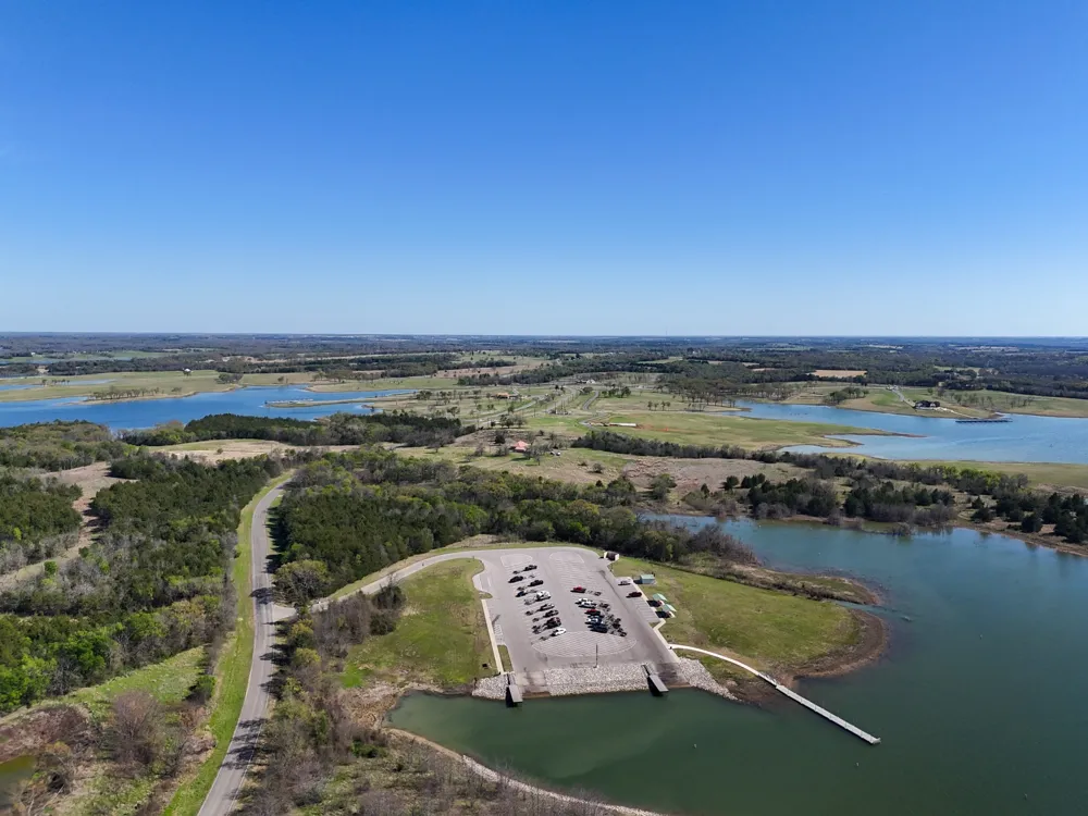532 LAKESHORE TERRACE Windom, TX 75492