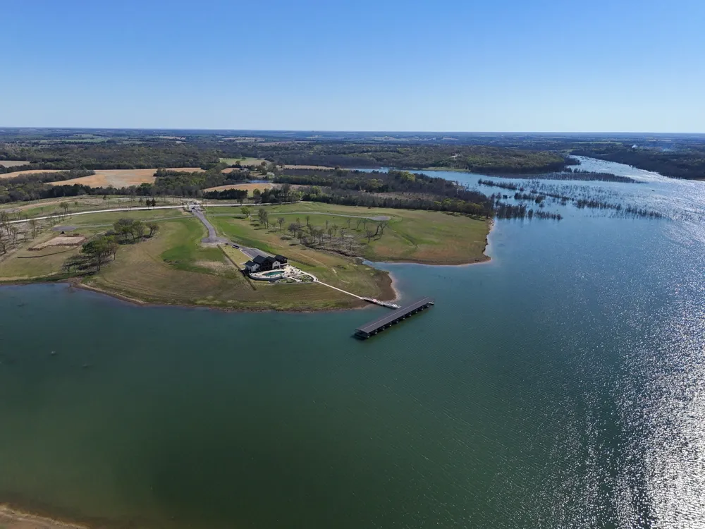 532 LAKESHORE TERRACE Windom, TX 75492