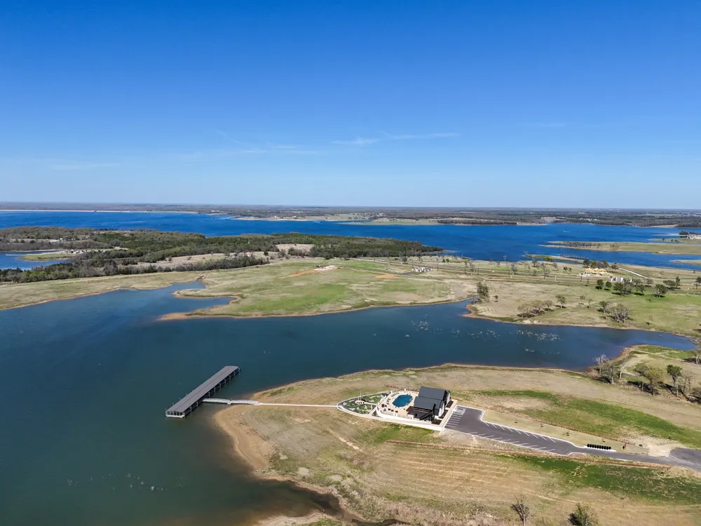 532 LAKESHORE TERRACE Windom, TX 75492