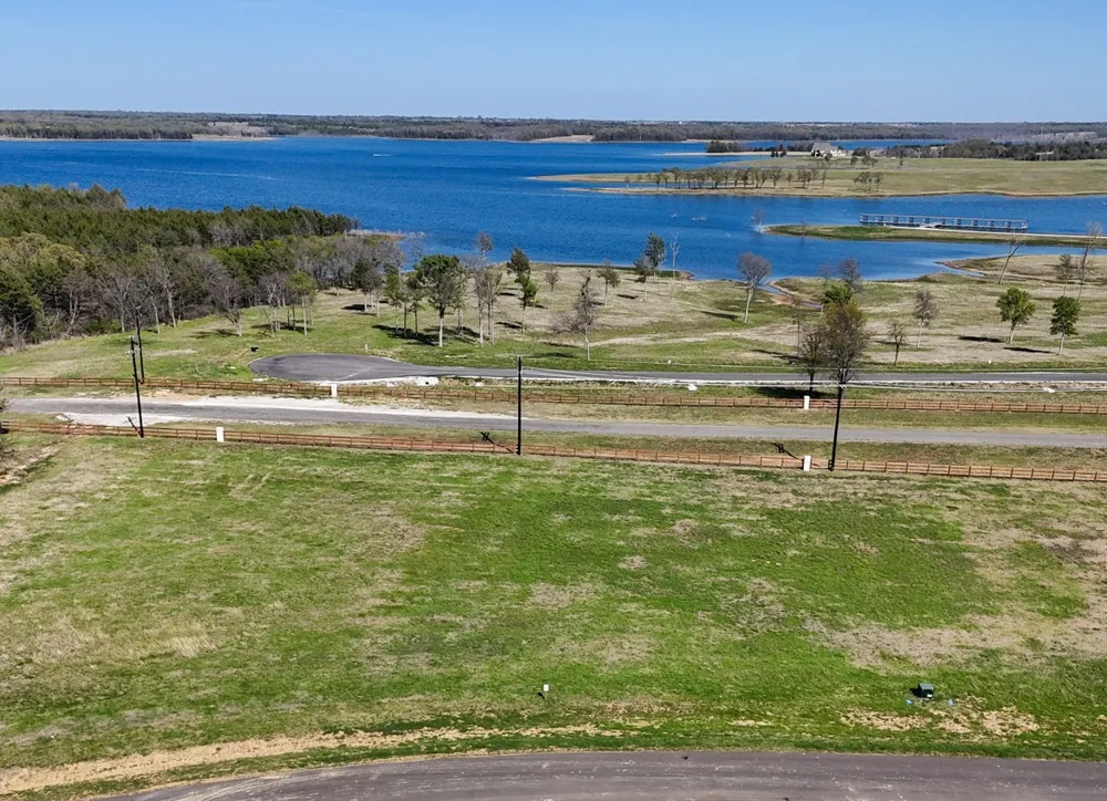 532 LAKESHORE TERRACE Windom, TX 75492