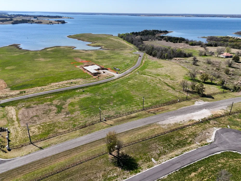 532 LAKESHORE TERRACE Windom, TX 75492