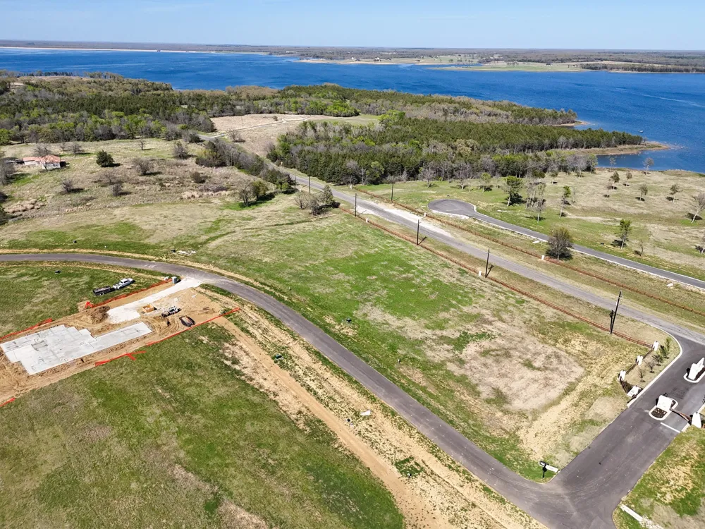 532 LAKESHORE TERRACE Windom, TX 75492