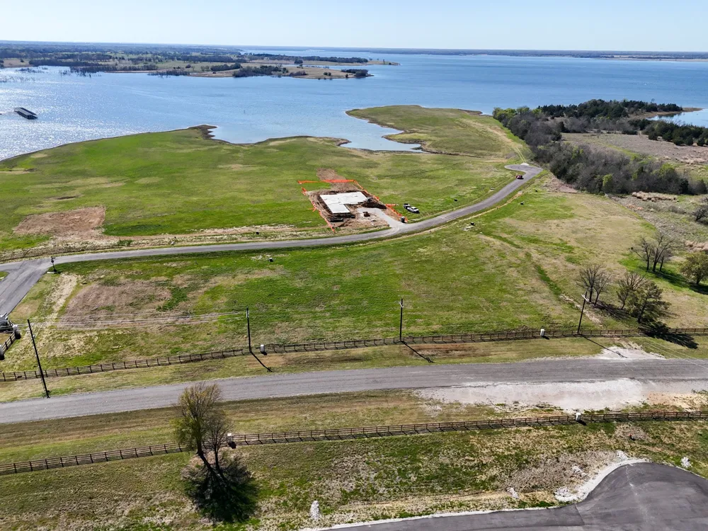 532 LAKESHORE TERRACE Windom, TX 75492