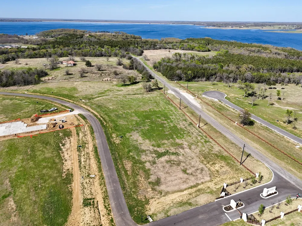 532 LAKESHORE TERRACE Windom, TX 75492