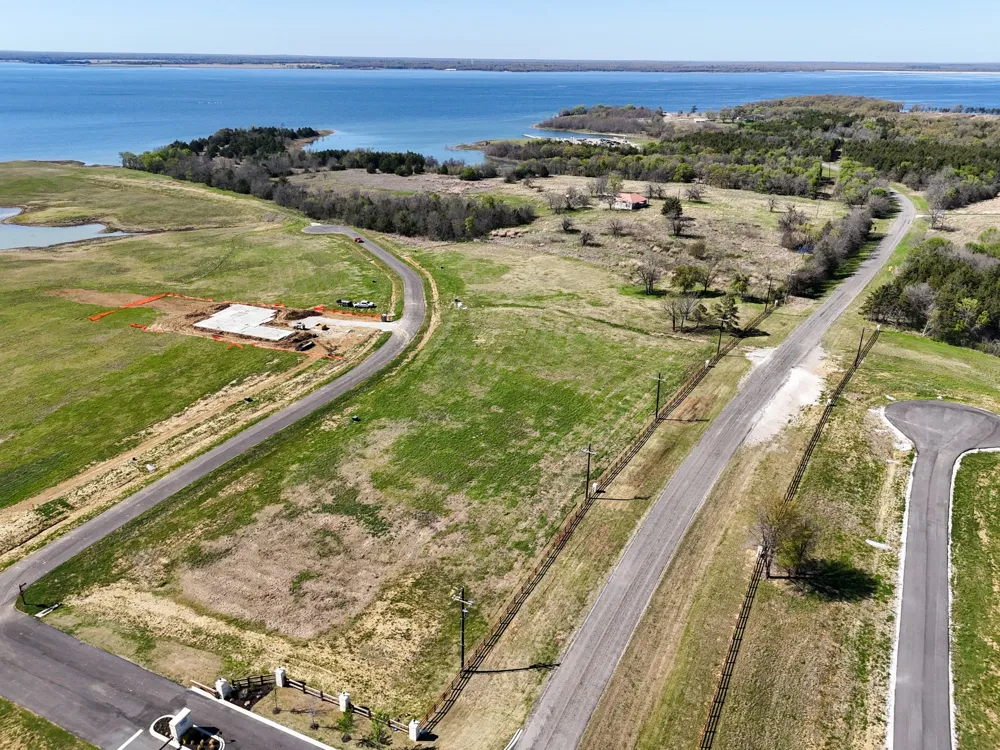 532 LAKESHORE TERRACE Windom, TX 75492