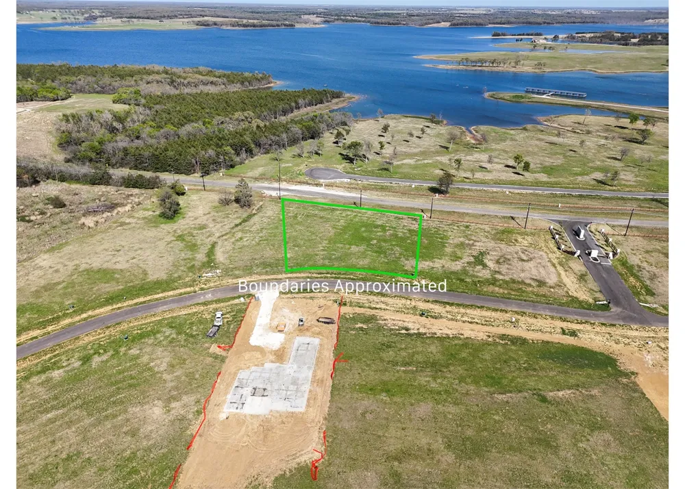 532 LAKESHORE TERRACE Windom, TX 75492