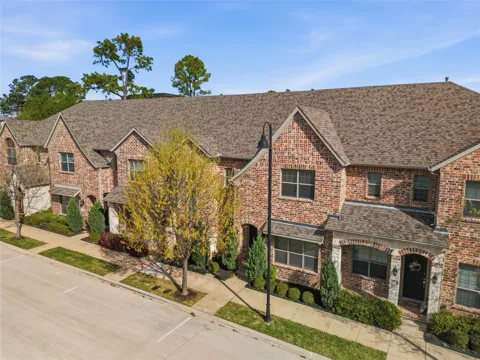 2228 Pinnacle Lane