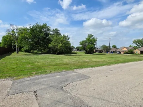 E Aimee Street