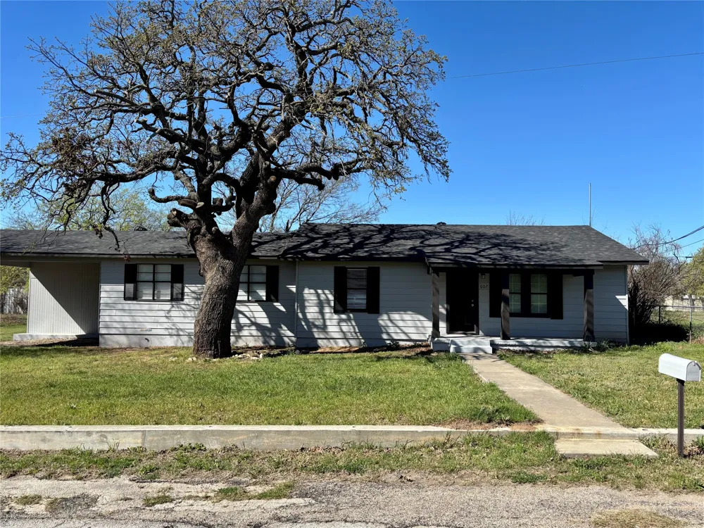 607 Baylor Street Nocona, TX 76255