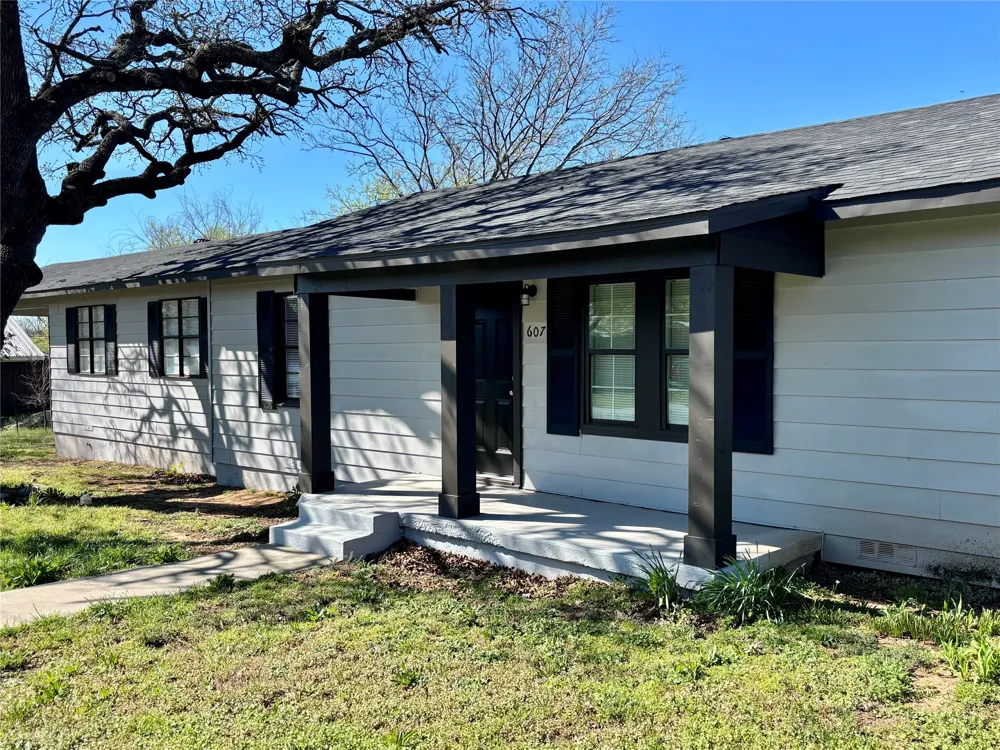 607 Baylor Street Nocona, TX 76255
