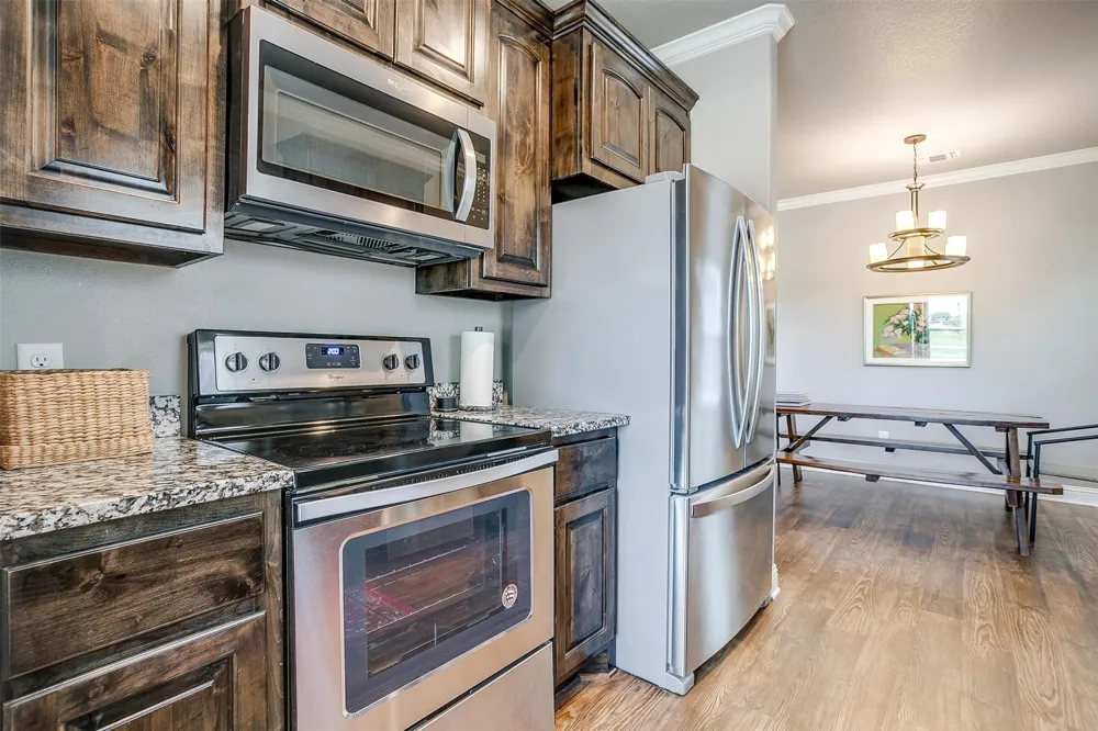 2700 James Granbury, TX 76049