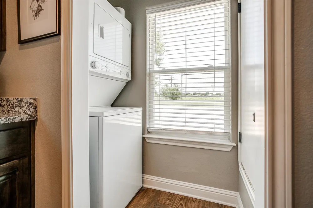 2700 James Granbury, TX 76049