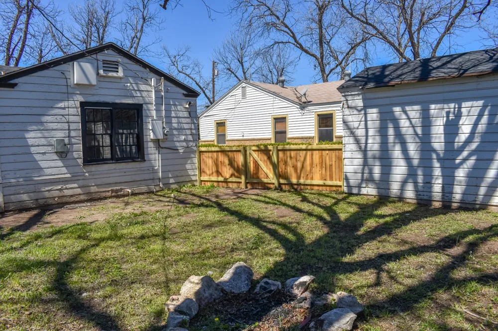 1202 Grant Brady, TX 76825