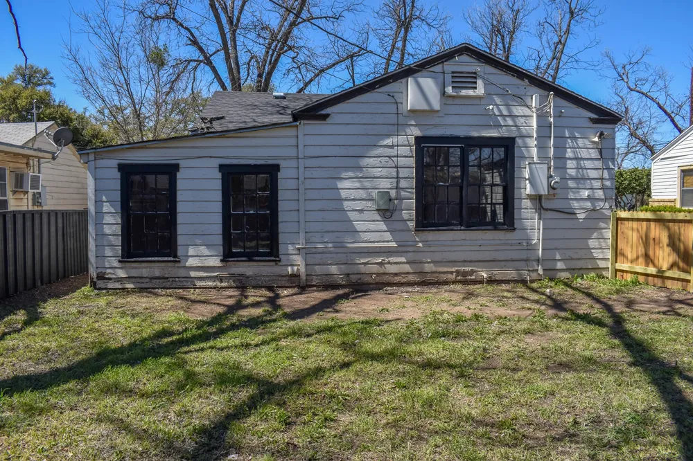 1202 Grant Brady, TX 76825