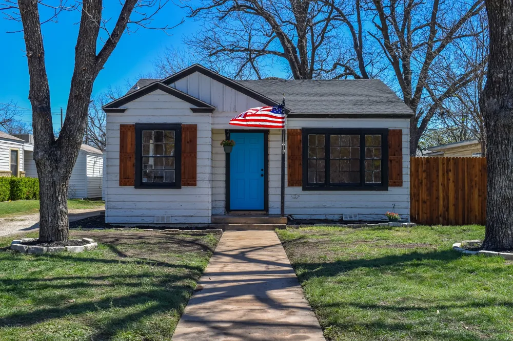 1202 Grant Brady, TX 76825